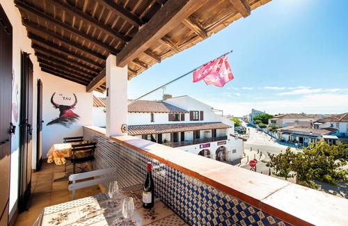 Saintes-Maries-de-la-Mer Apartamento | Apartamento "Le Tau" con vistas al mar, balcón y Wi-Fi