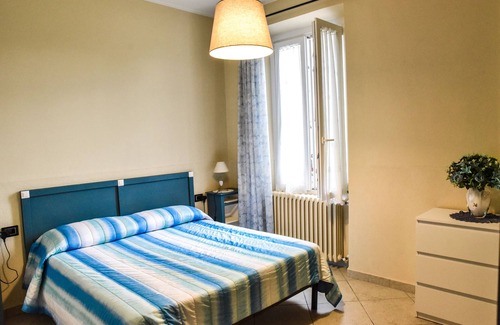 Castelletto Sopra Ticino Apartamento | Apartment 'Il Glisentino' with Private Garden and Wi-Fi