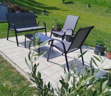 Bostanj Cama Y Desayuno | APARTMA BriGITA