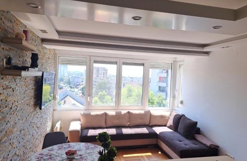 Mladenovac Apartamento | Apartman Centar V