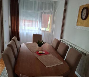 Sremska Mitrovica Apartamento | Apartman Demetra