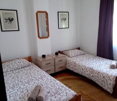 Surdulica Apartamento | Apartman KEJ 64qm