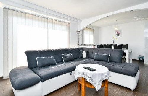 Praputnjak Apartamento | Apartman Lavanda sa bazenom i okućnicom 4*