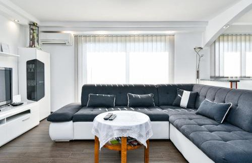Praputnjak Apartamento | Apartman Lavanda sa bazenom i okućnicom 4*