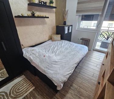 Zrenjanin Apartamento | Apartman Lena