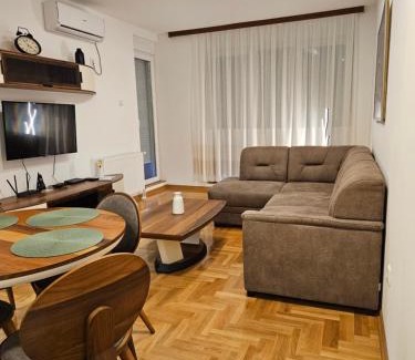 Petrovaradin Apartamento | Apartman Leon