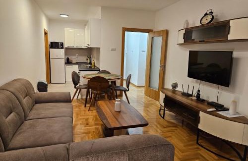 Petrovaradin Apartamento | Apartman Leon