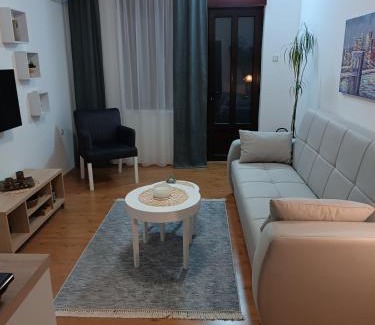 Nis Apartamento | Apartman LISA