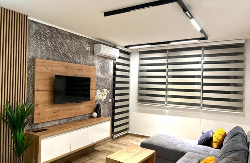 Sremska Mitrovica Apartamento | Apartman Lux-besplatno korišćenje zasebne garaže