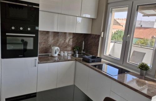 Zrenjanin Apartamento | Apartman LUX