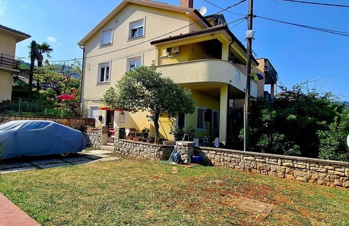 Ika Apartamento | Apartman Mariana by Villas Guide