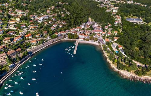 Ika Apartamento | Apartman Mario by Villas Guide