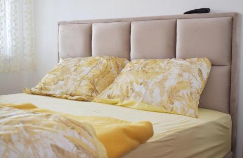 Petrovaradin Apartamento | Apartman Raj