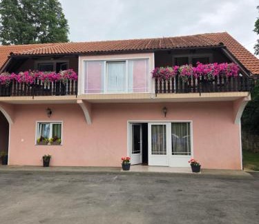 Smoljanac Apartamento | Apartman & Sobe Orhideja
