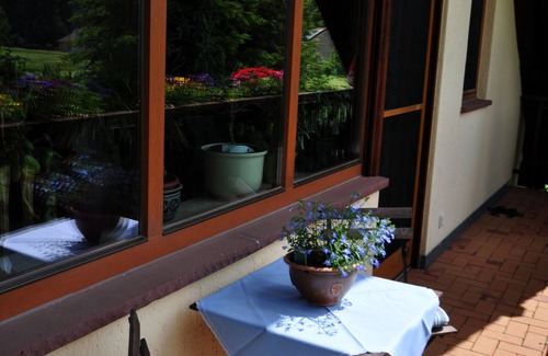 Markersdorf Apartamento | Apartamento 'Ferienwohnung Sonnenblume 1' con vistas a la montaña, balcón y Wi-Fi