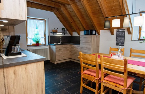 Schonach im Schwarzwald Apartamento | Apartamento 'Ferienwohnung Birgit' con vistas a la montaña, terraza privada y Wi-Fi