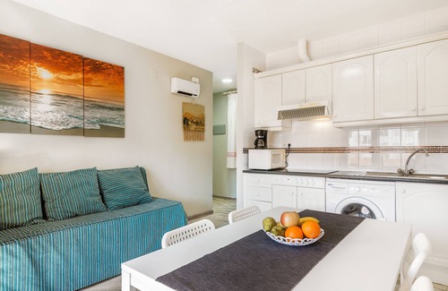 Poblado Sancti Petri Apartamento | Apartamento cerca de la playa con Wi-Fi, Aire Acondicionado, Piscina, Terraza y Balcón