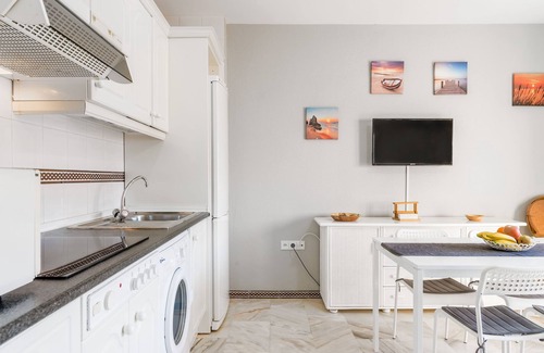 Poblado Sancti Petri Apartamento | Apartamento cerca de la playa con Wi-Fi, Aire Acondicionado, Piscina, Terraza y Balcón