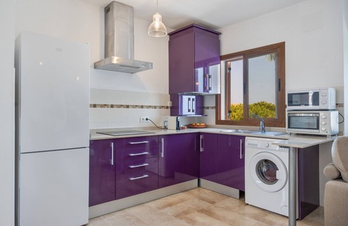 Los Gallos-Cerromolino Apartamento | Apartamento 'Viento Del Mar' con piscina compartida, terraza privada y aire acondicionado.