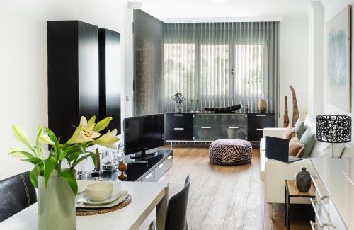 Las Palmas de Gran Canaria Apartamento | Apartment Abora Garden with terrace, pool, extensive gardens and free parking