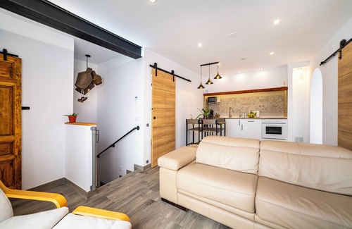 Lucainena de las Torres Apartamento | Apartamento 'Apartamento Deluxe Los Perez' con terraza privada, Wi-Fi y aire acondicionado