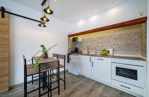 Lucainena de las Torres Apartamento | Apartamento 'Apartamento Deluxe Los Perez' con terraza privada, Wi-Fi y aire acondicionado