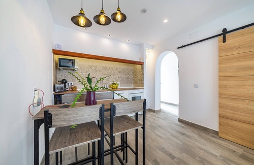 Lucainena de las Torres Apartamento | Apartamento 'Apartamento Deluxe Los Perez' con terraza privada, Wi-Fi y aire acondicionado