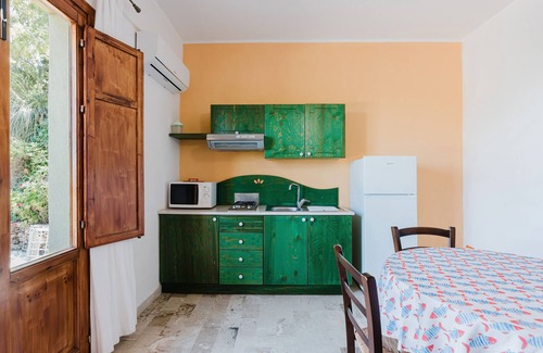 Castellammare del Golfo Apartamento | Apartamento 'Appartamento Con Vista Piscina 2' con piscina compartida, Wi-Fi y aire acondicionado