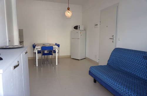 Porto Santa Margherita Apartamento | Apartamento moderno con jardín privado.