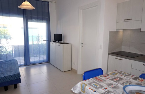 Porto Santa Margherita Apartamento | Apartamento moderno con jardín privado.