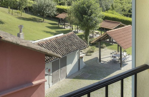 Santo Stefano Belbo Apartamento | Apartamento-Superior-Baño Privado-Vista a la Piscina-Appartamento Cinque