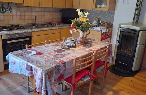 Santo Stefano di Cadore Apartamento | Apartment 'Val Visdente 2' with Mountain View, Shared Garden and Wi-Fi