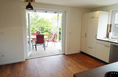 Immenstaad am Bodensee Apartamento | Apartamento 'Heimatliebe' con vistas a la montaña, terraza privada y Wi-Fi
