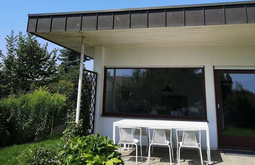 Immenstaad am Bodensee Apartamento | Apartamento 'Bungalow' con terraza privada, jardín compartido y Wi-Fi