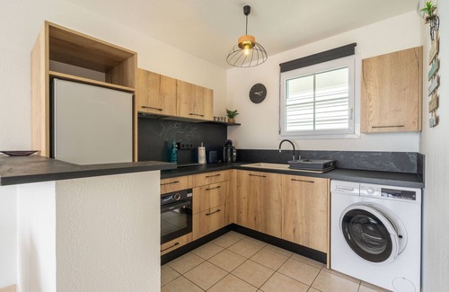Marennes Apartamento | Apartamento 'Evasion Charentaise' con piscina compartida, balcón y Wi-Fi