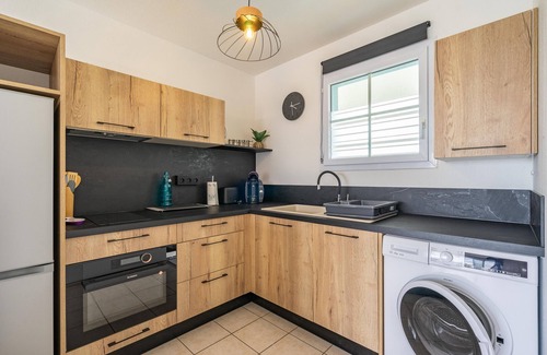 Marennes Apartamento | Apartamento 'Evasion Charentaise' con piscina compartida, balcón y Wi-Fi