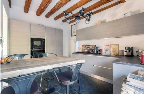 Saint-Cyr-au-Mont-d'Or Casa | Apartment with garden in charming property