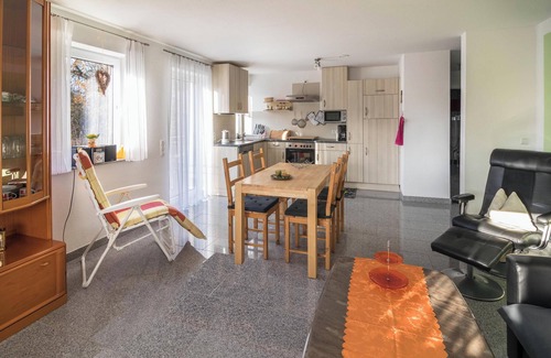 Bad Saulgau Apartamento | Apartamento 1 en "Haus Ruther" cerca del baño termal con Wi-Fi, balcón y jardín