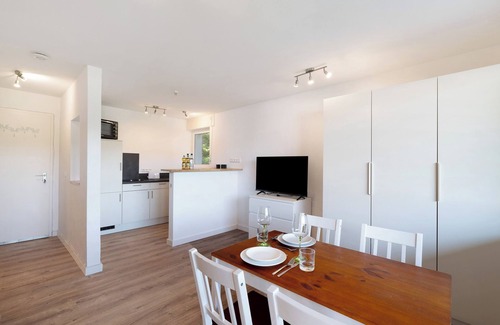 Bad Liebenzell Apartamento | Apartamento '1-Zimmer Am Hochwald' con terraza privada, jardín privado y Wi-Fi