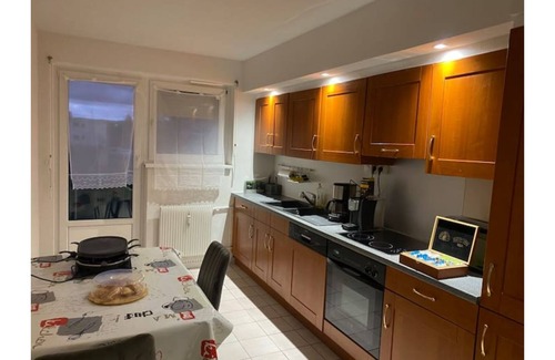 Huningue Apartamento | Apartment 100m2 3 bedrooms 5km from Basel Carnival Free Wifi