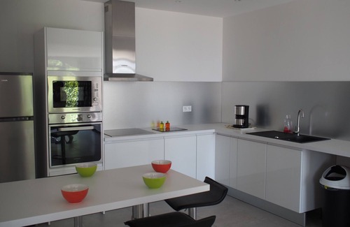Carqueiranne Apartamento | Amplio apartamento nuevo con vista al mar