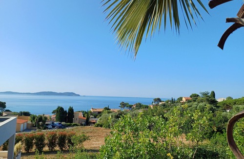 Carqueiranne Apartamento | Amplio apartamento nuevo con vista al mar