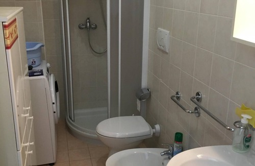 Piobbico Apartamento | Apartamento de 2 dormitorios, 1 baño y salón con cocina americana y piscina.