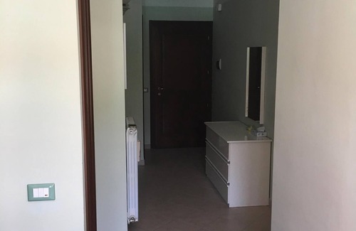 Piobbico Apartamento | Apartamento de 2 dormitorios, 1 baño y salón con cocina americana y piscina.