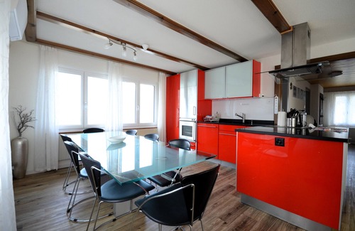 Boenigen Apartamento | Apartment 2. Lakeside property. Amazing Views, balcony & garden.