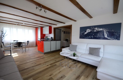 Boenigen Apartamento | Apartment 2. Lakeside property. Amazing Views, balcony & garden.