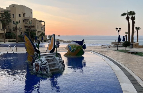 Ash Shumaysani Apartamento | Apartment 2BR at Samarah resort- Dead Sea . Ground floor, beach access .