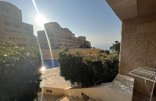 Ash Shumaysani Apartamento | Apartment 2BR at Samarah resort- Dead Sea . Ground floor, beach access .