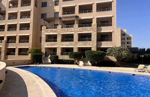 Ash Shumaysani Apartamento | Apartment 2BR at Samarah resort- Dead Sea . Ground floor, beach access .
