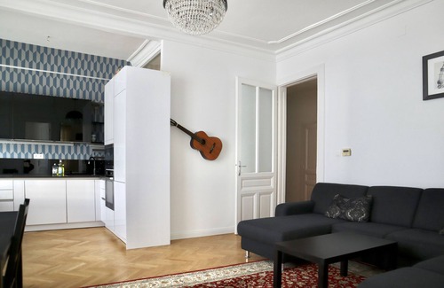 Favoriten Apartamento | Apartment 3 Stops to Mainstation, Nearby Center